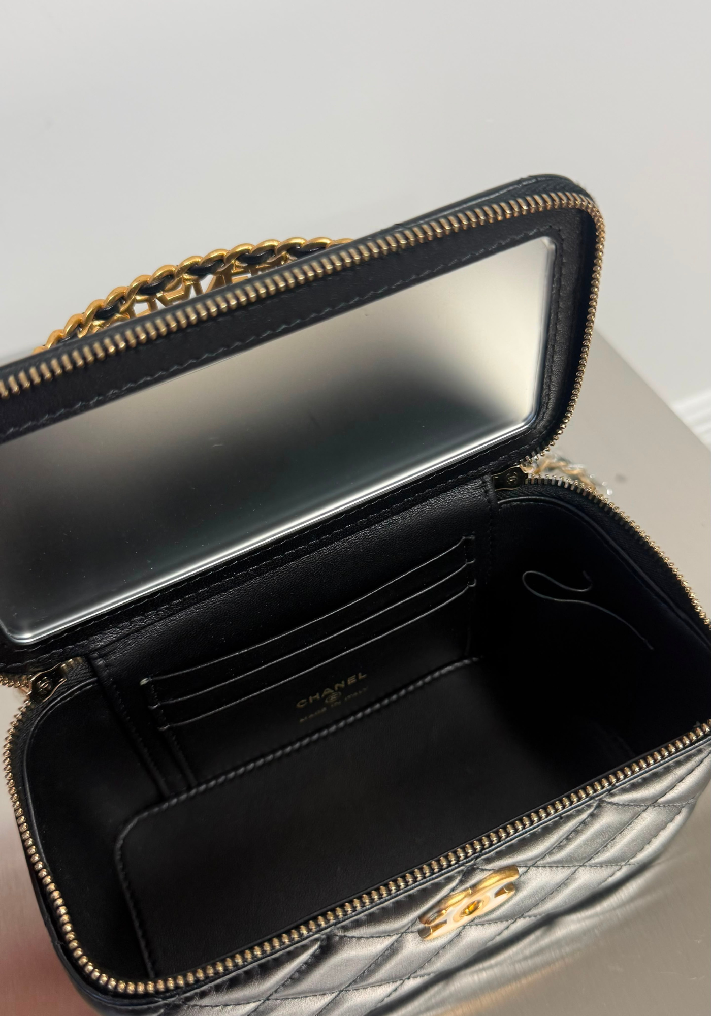 BRAND NEW - Vanity Case With Handle