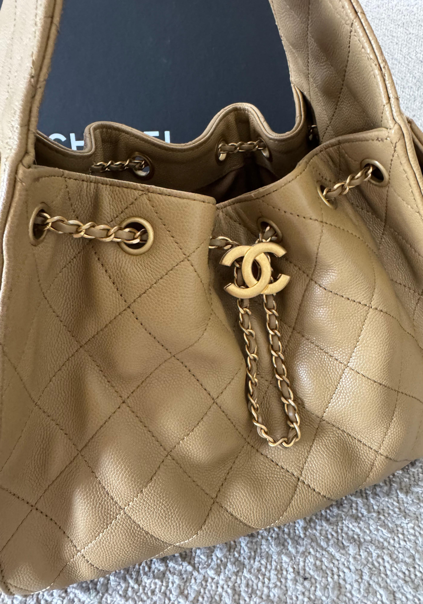 Caviar Quilted Medium 25