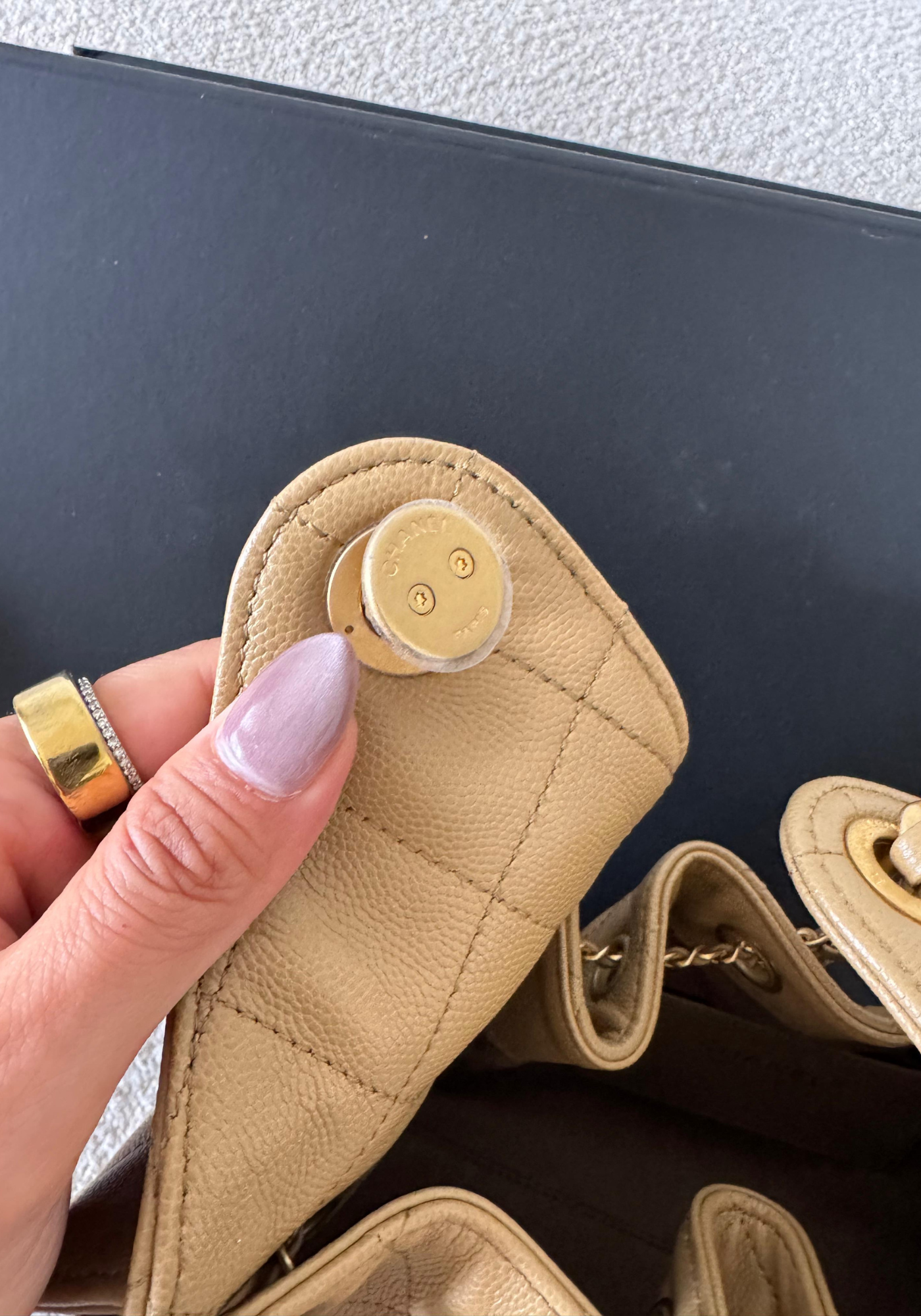 Caviar Quilted Medium 25