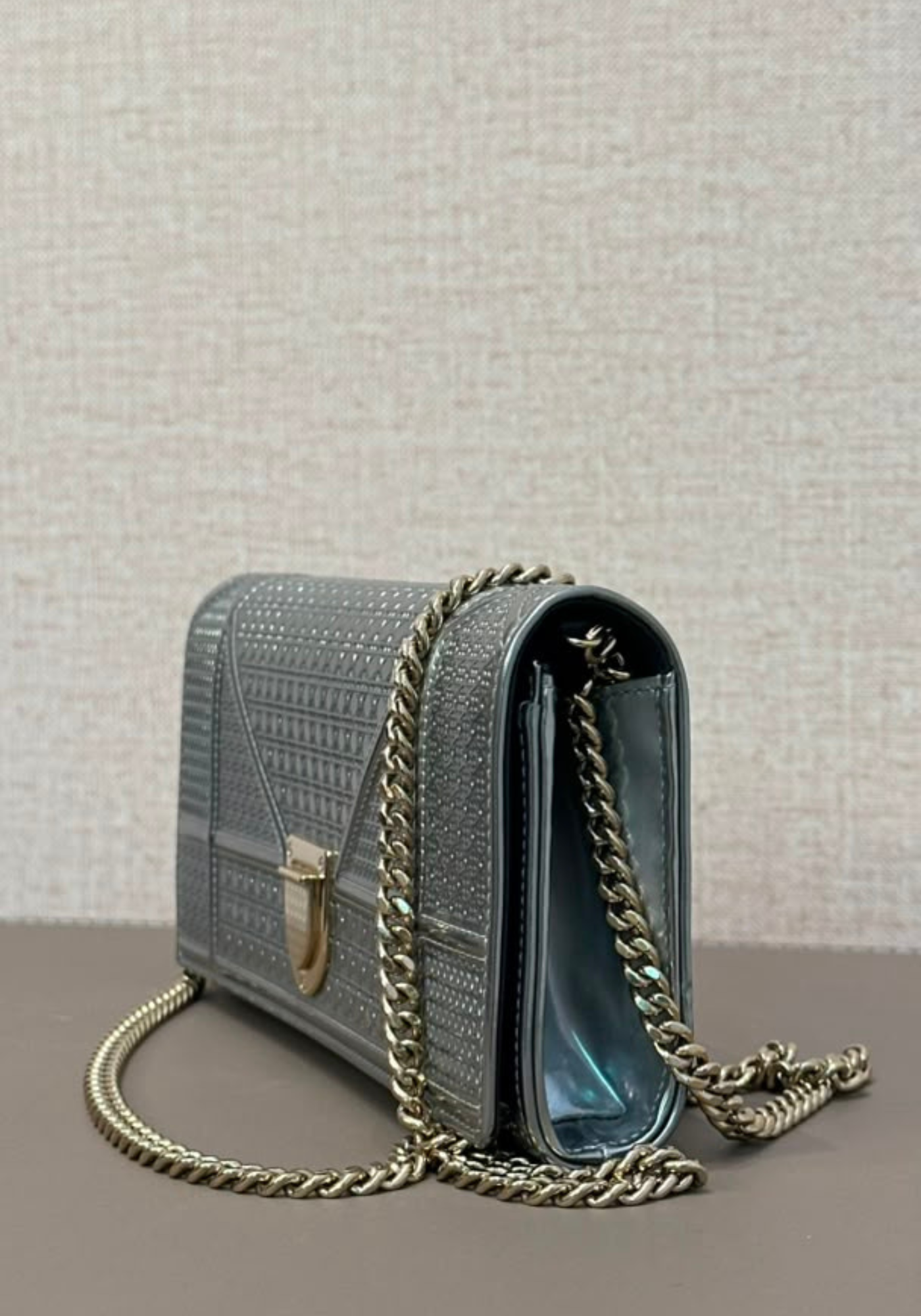 Diorama Wallet On Chain