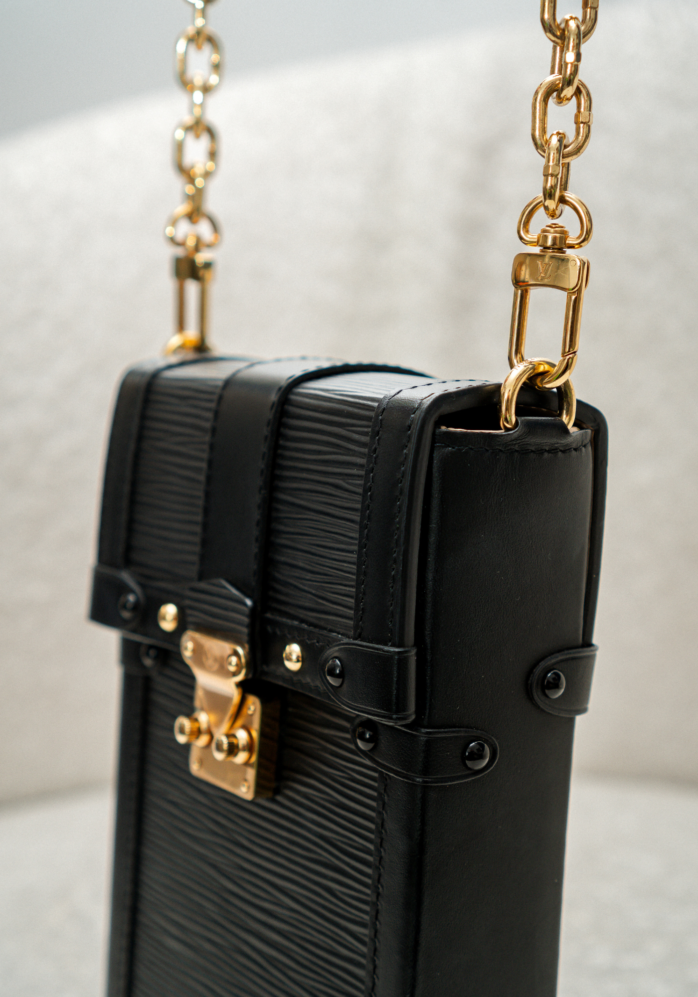 Epi Vertical Trunk Pochette