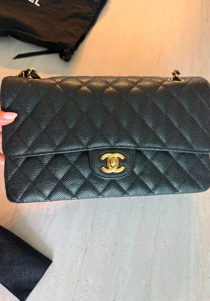 Flap Medium Caviar Gold Hardware