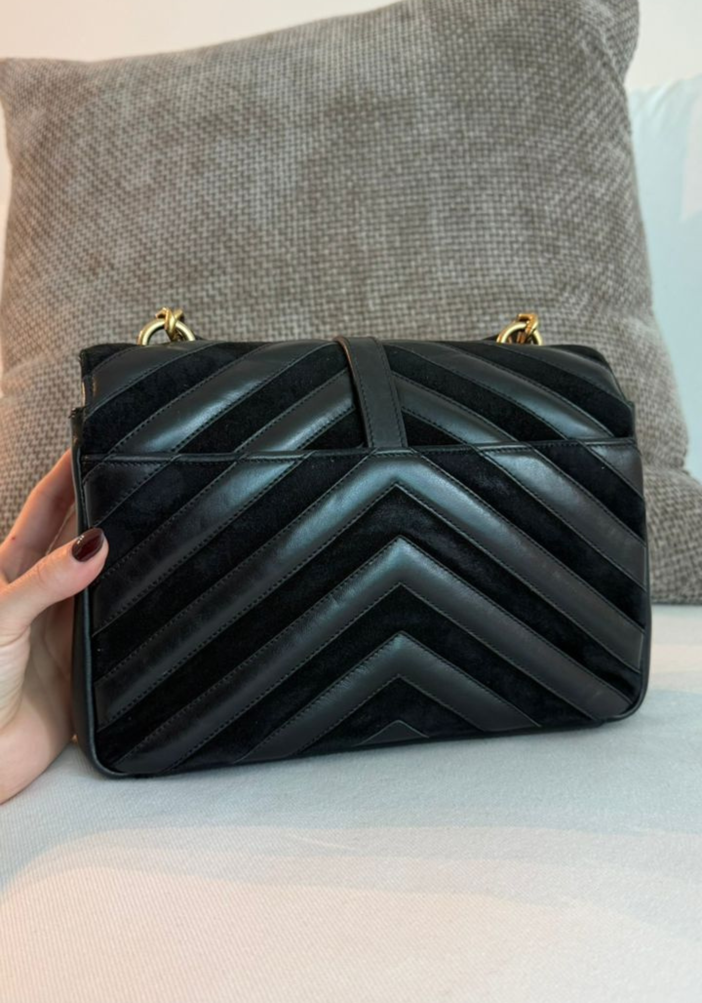 Cartera tipo sobre con solapa