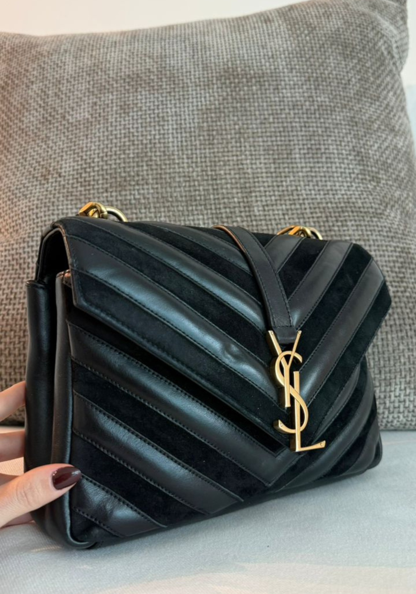 Cartera tipo sobre con solapa