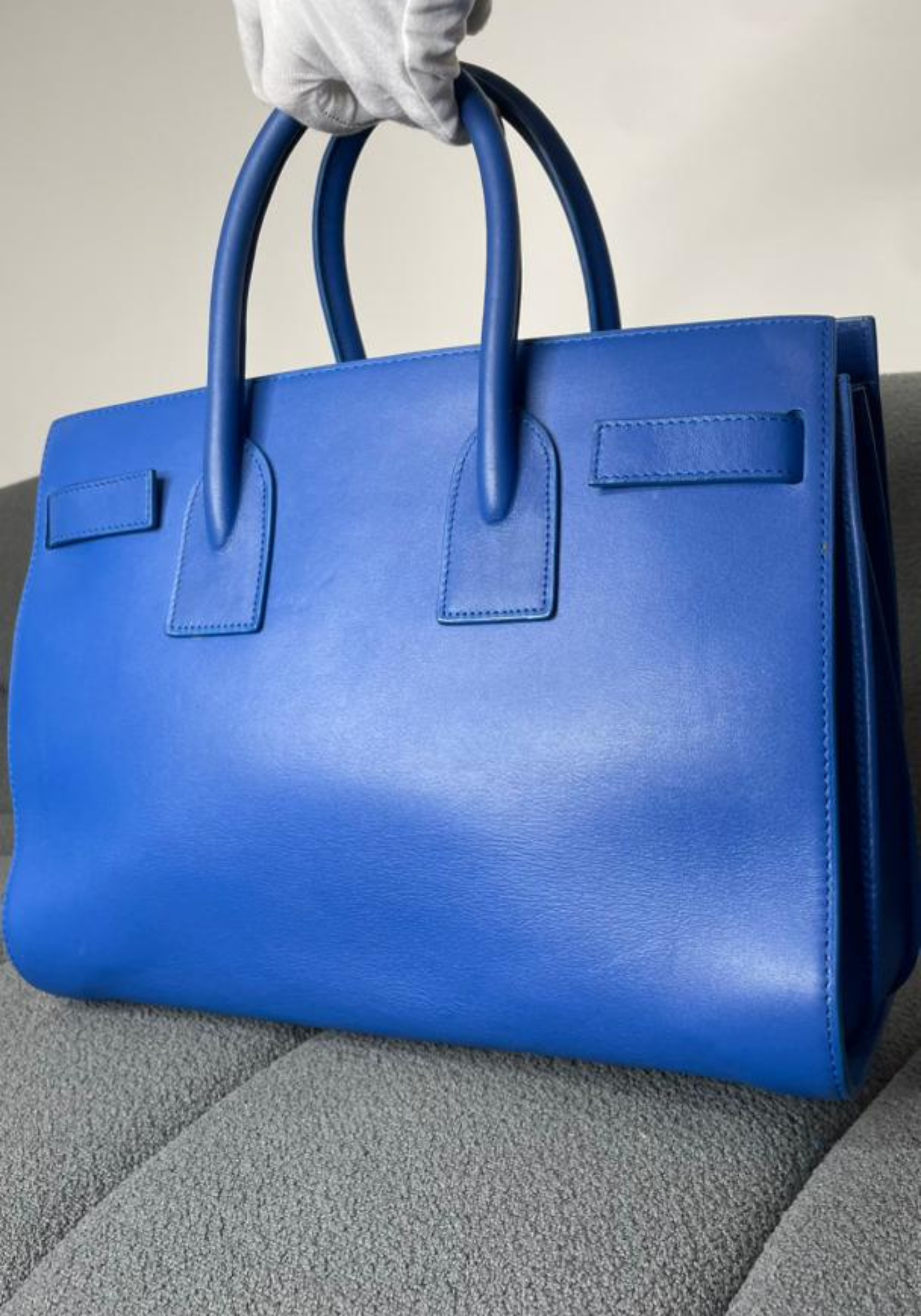 Cartera tipo sobre con solapa