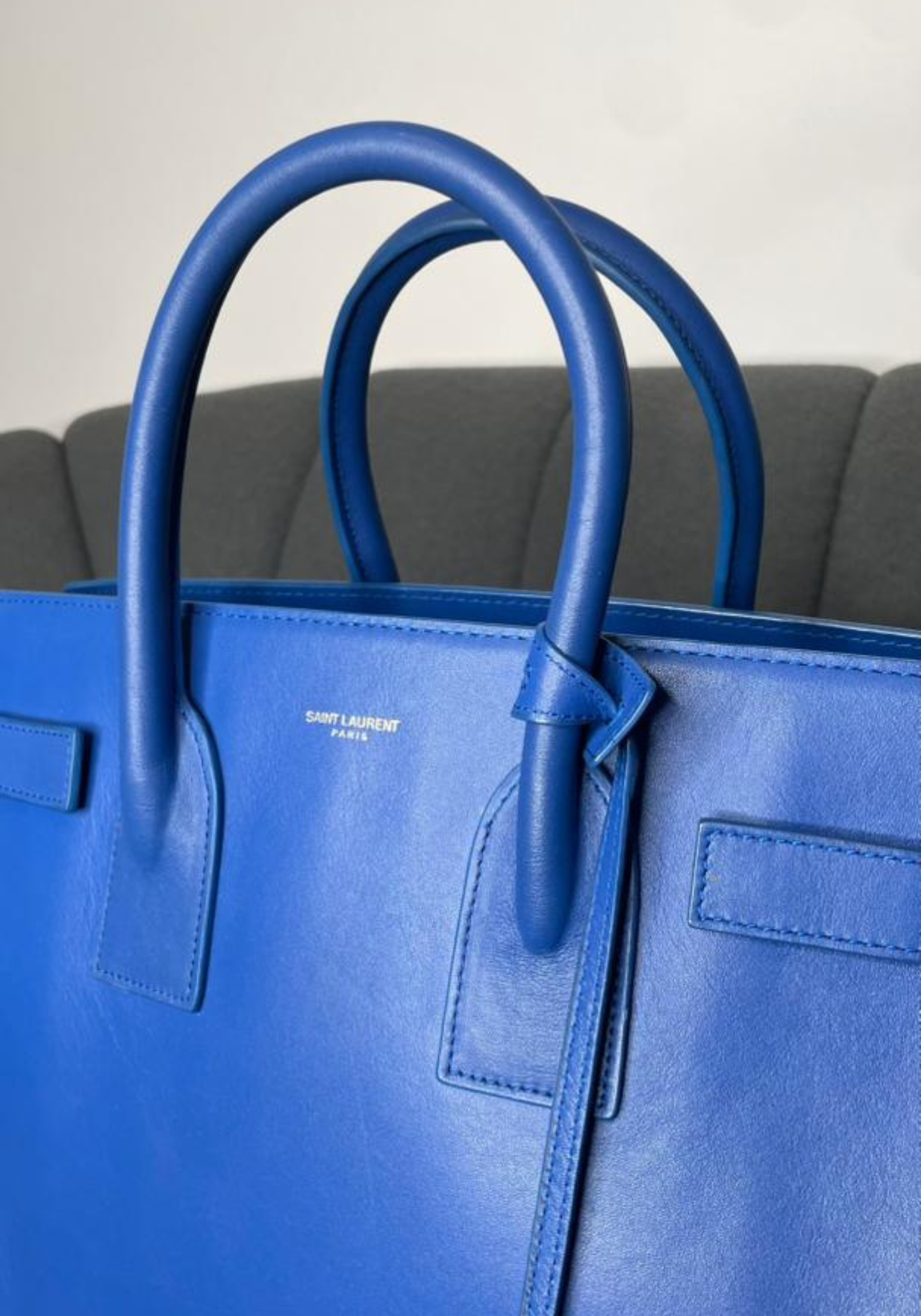 Cartera tipo sobre con solapa