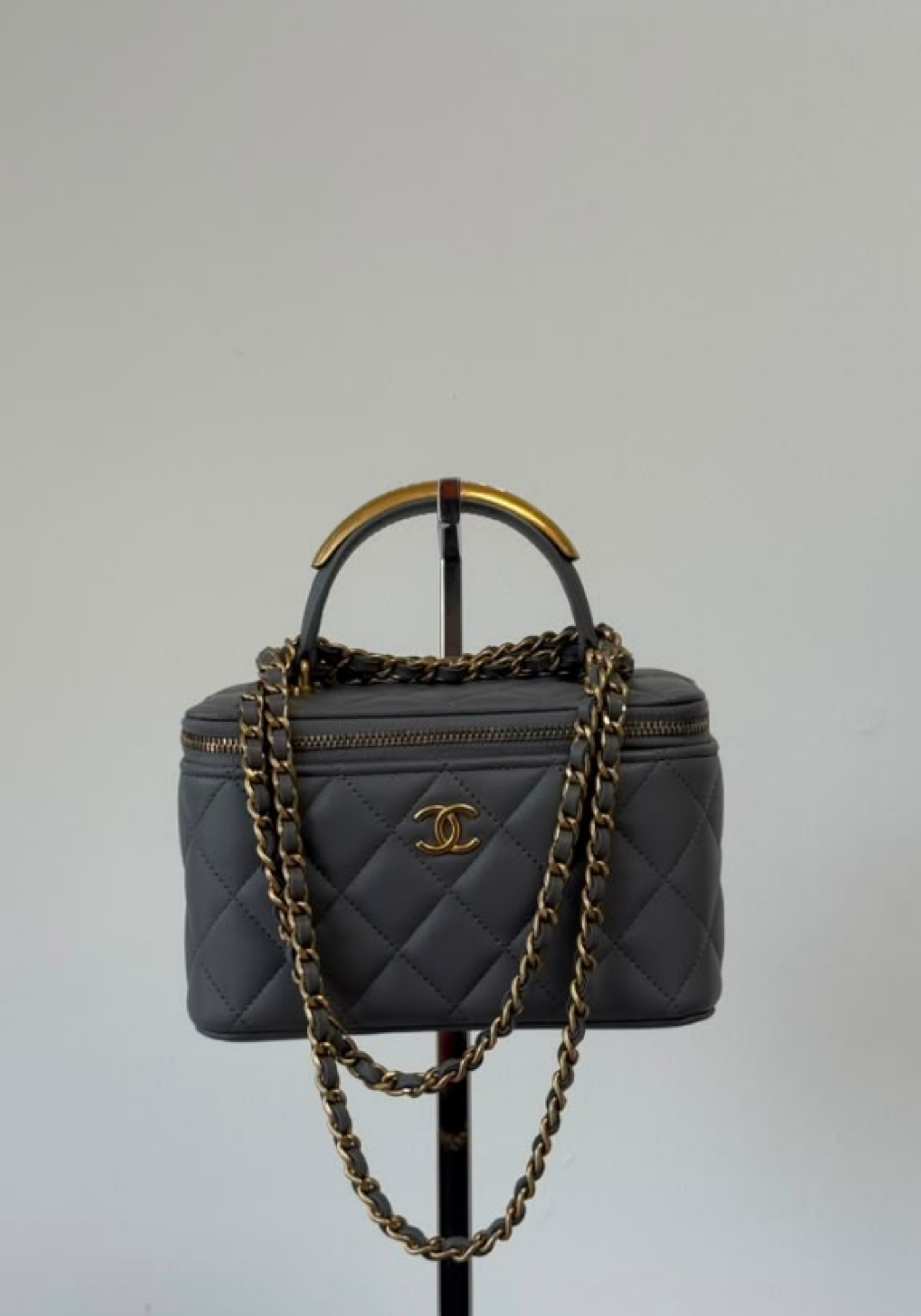 Vanity Case With Handle