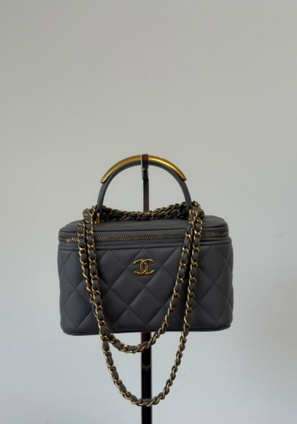 Vanity Case With Handle