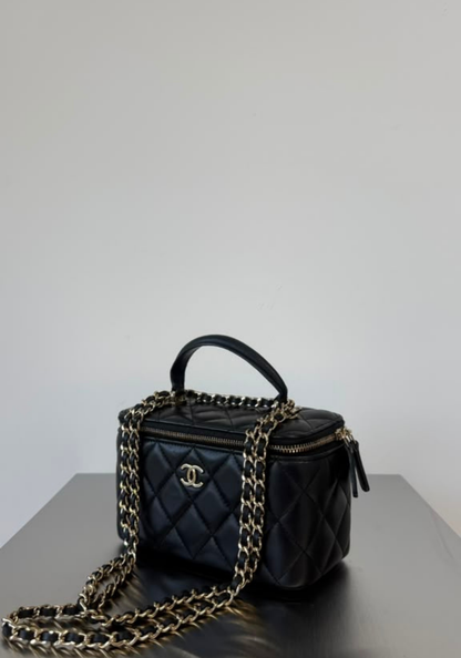 Vanity Case With Handle