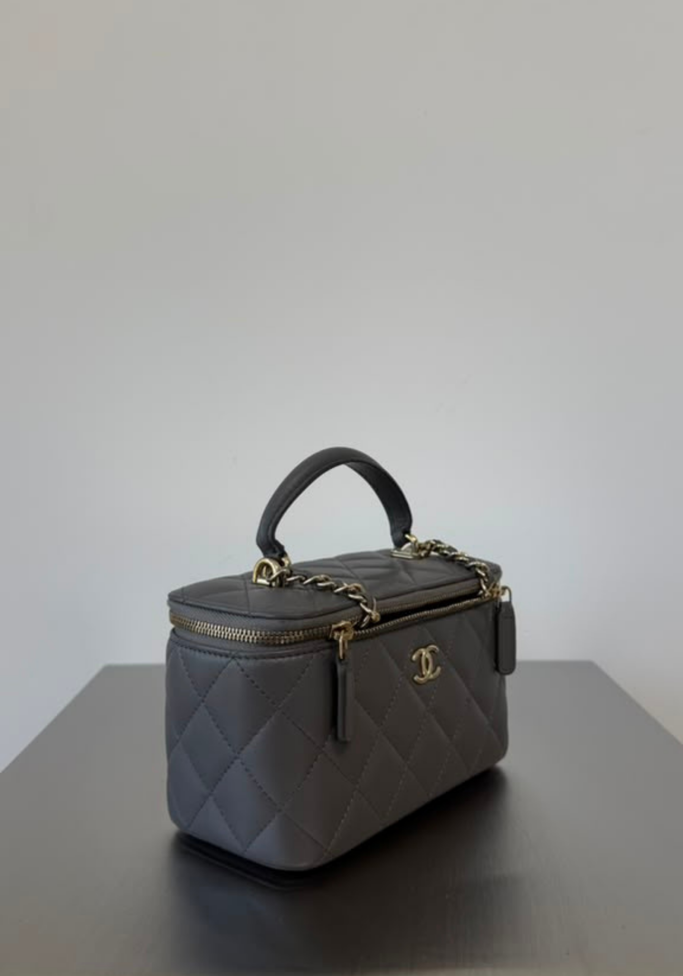 Vanity Case With Handle