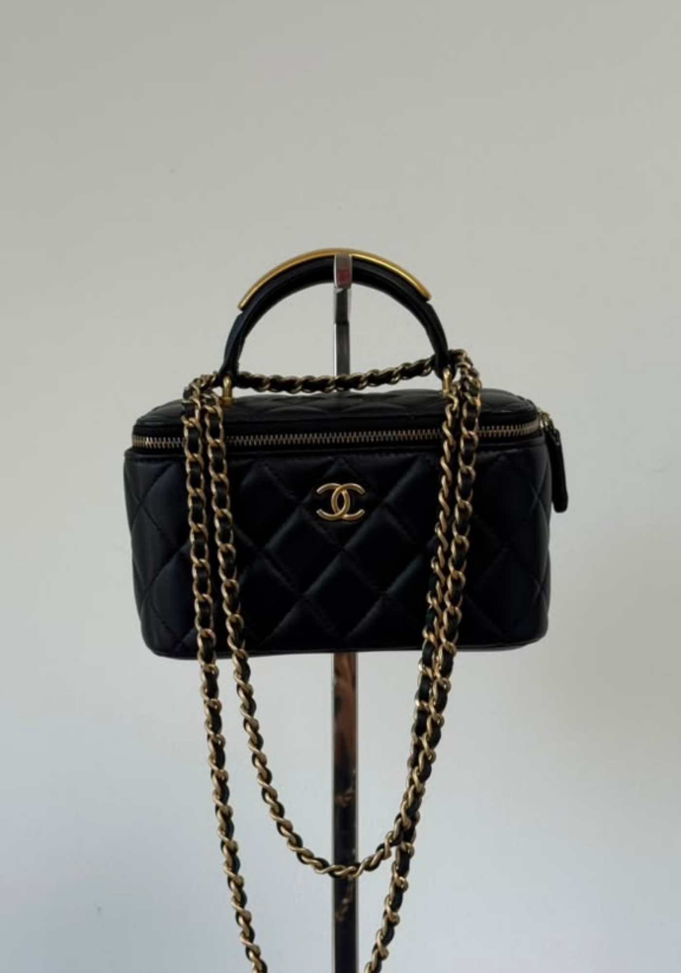 Vanity Case With Handle