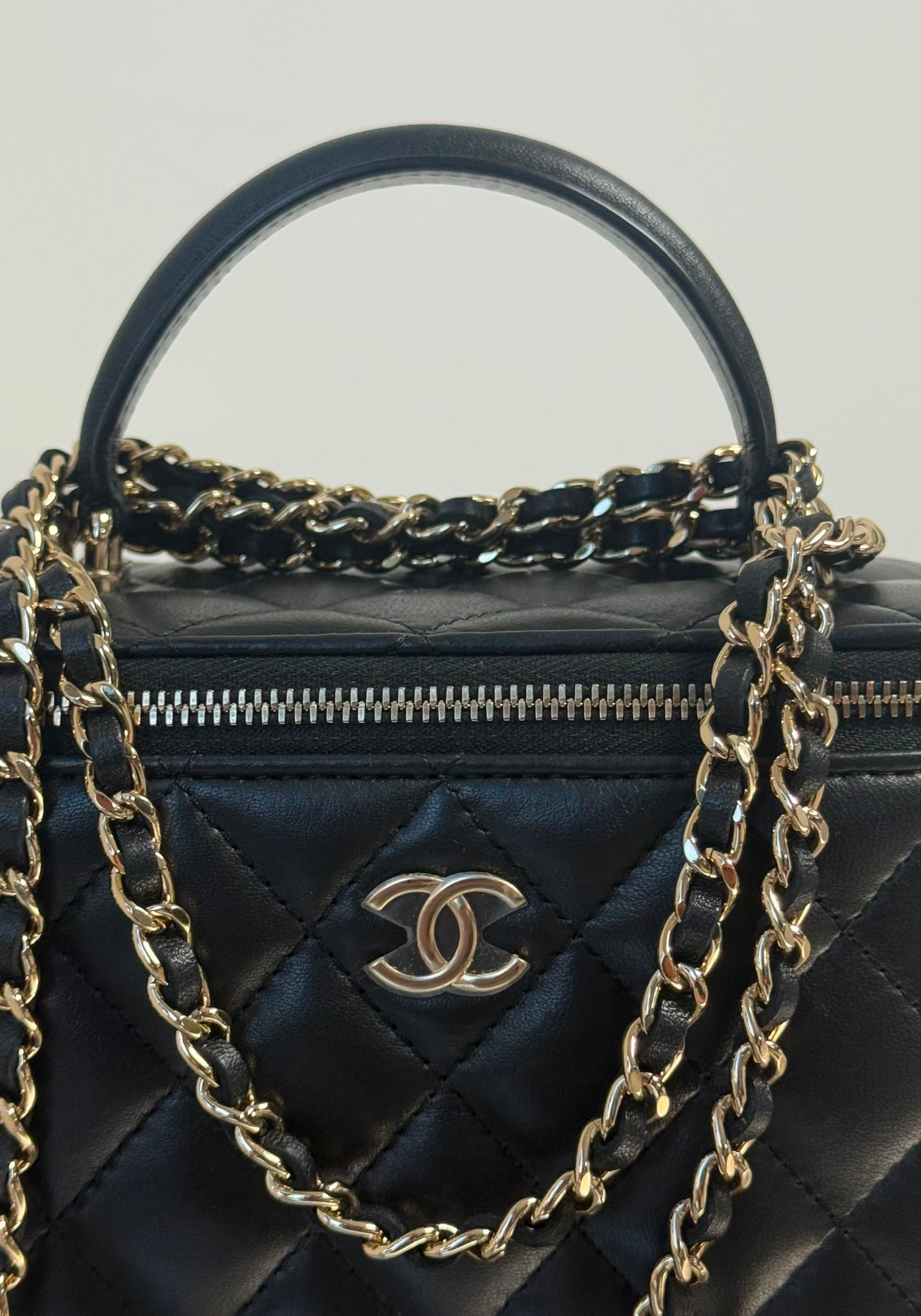 Vanity Case With Handle