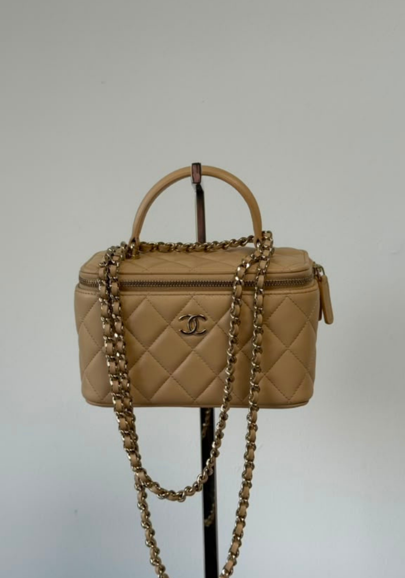 Vanity Case With Handle