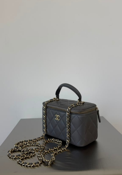 Vanity Case With Handle