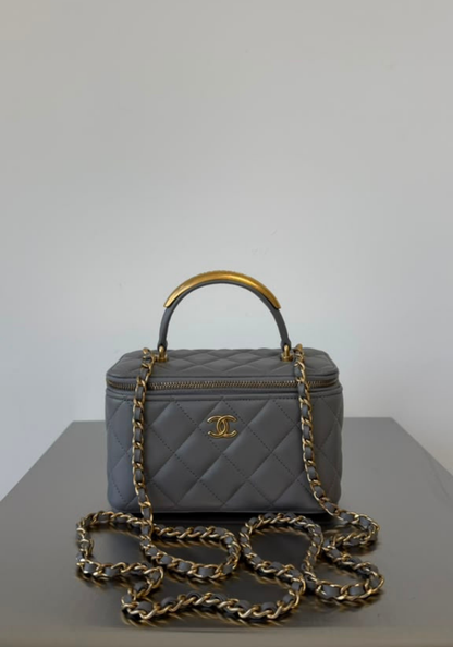 Vanity Case With Handle