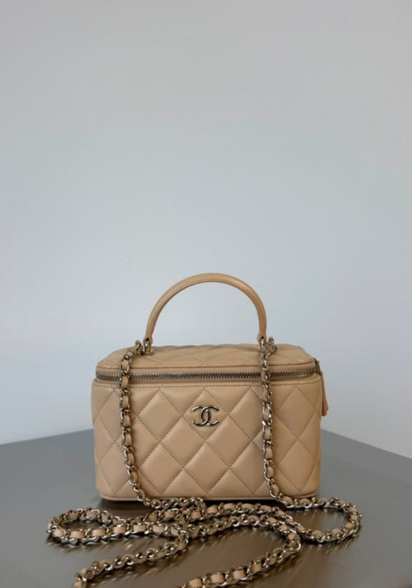 Vanity Case With Handle