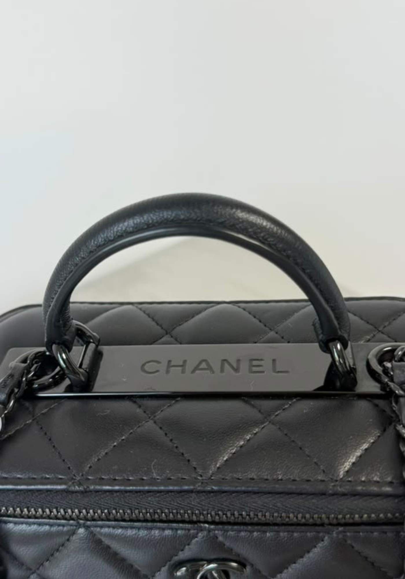 Vanity Case With Handle