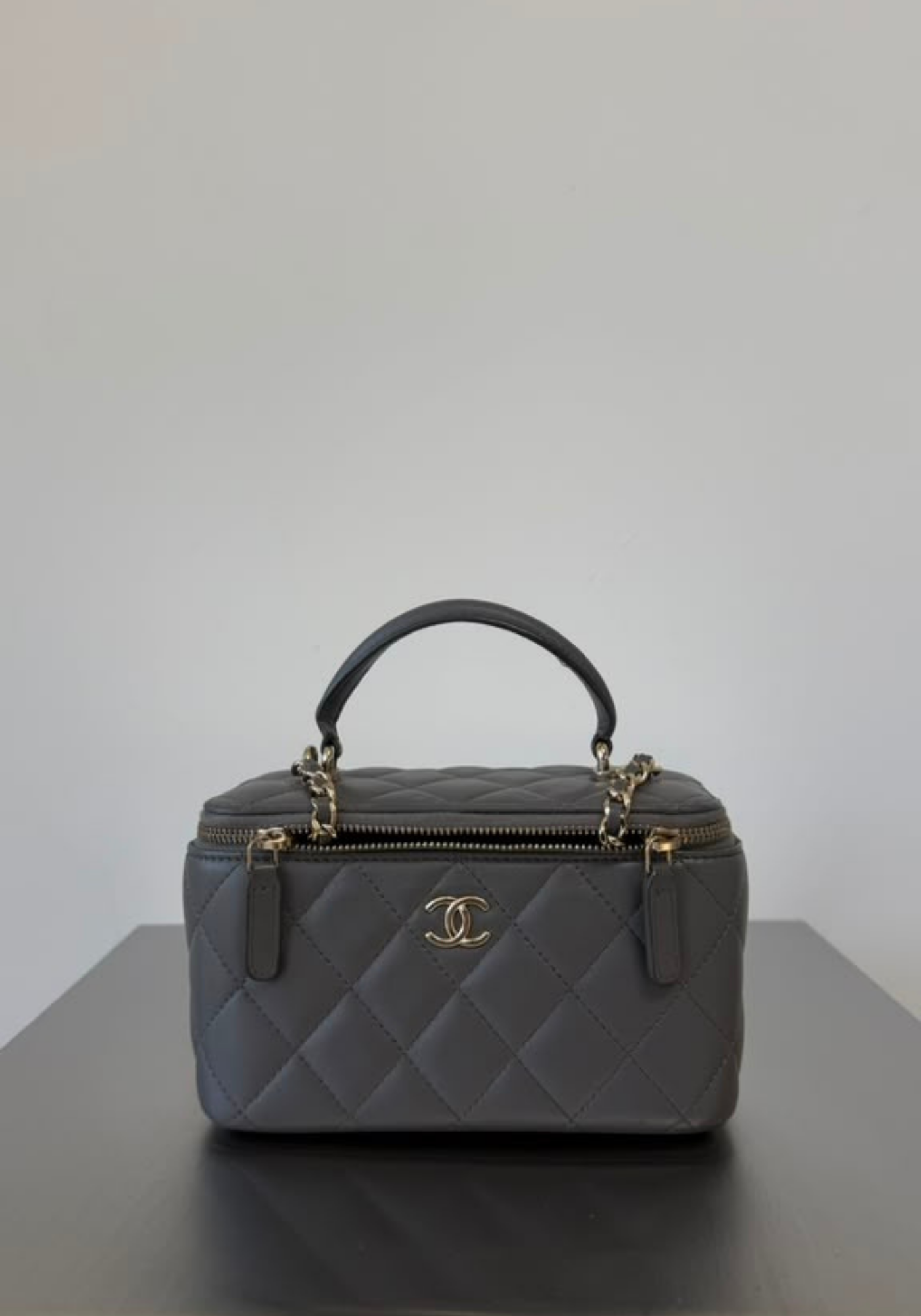 Vanity Case With Handle