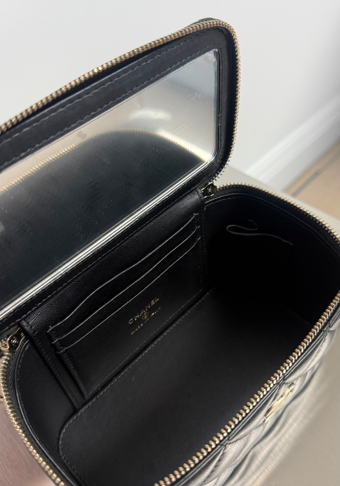 Vanity Case With Handle