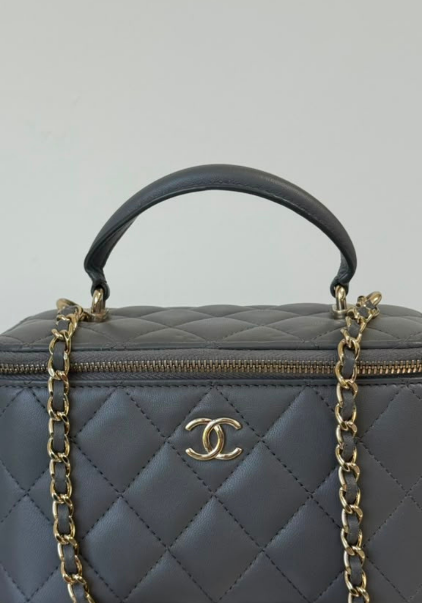 Vanity Case With Handle