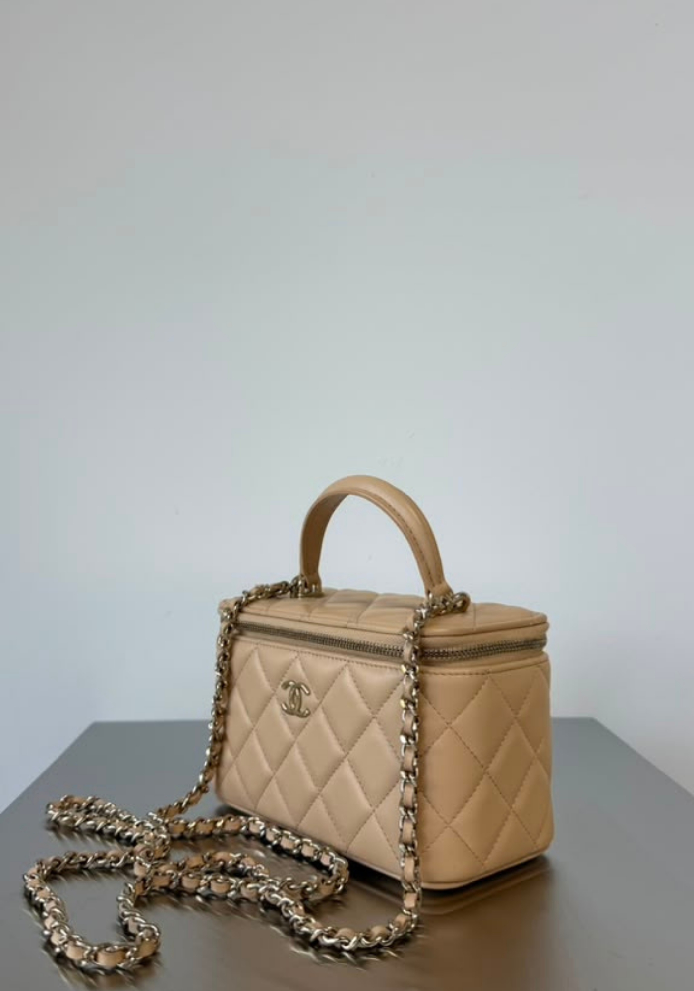 Vanity Case With Handle