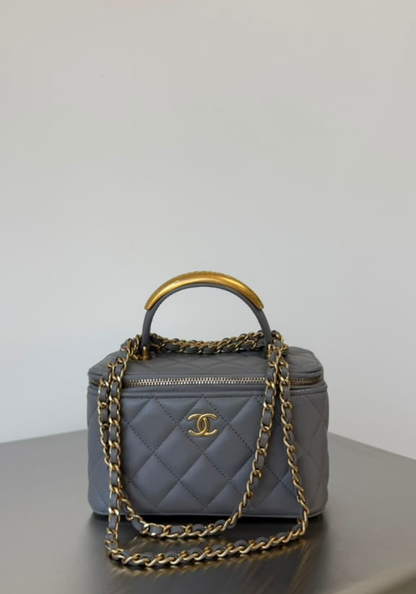 Vanity Case With Handle