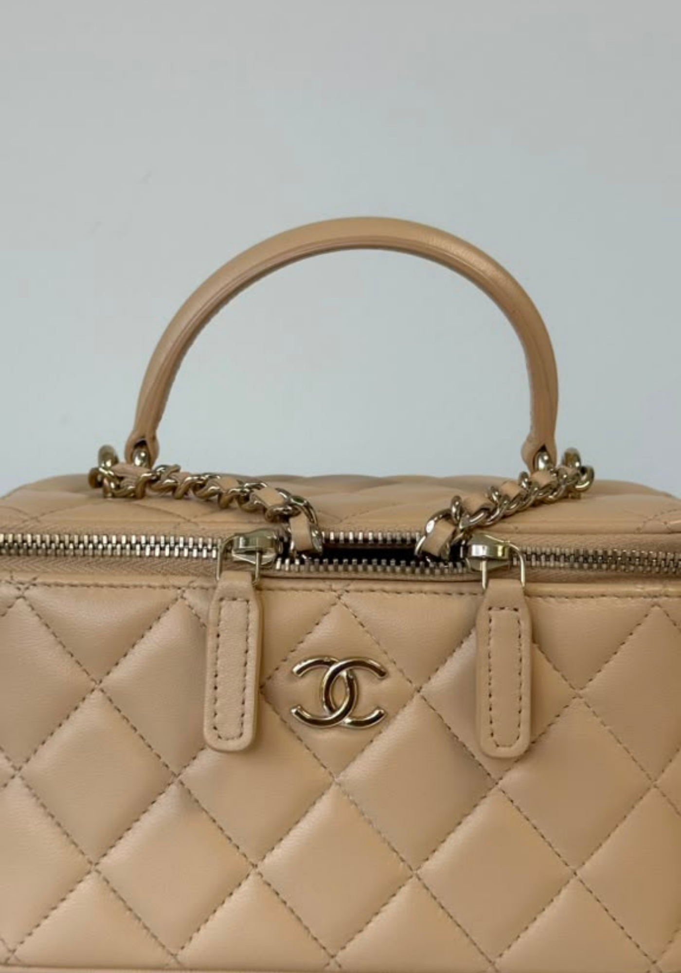 Vanity Case With Handle
